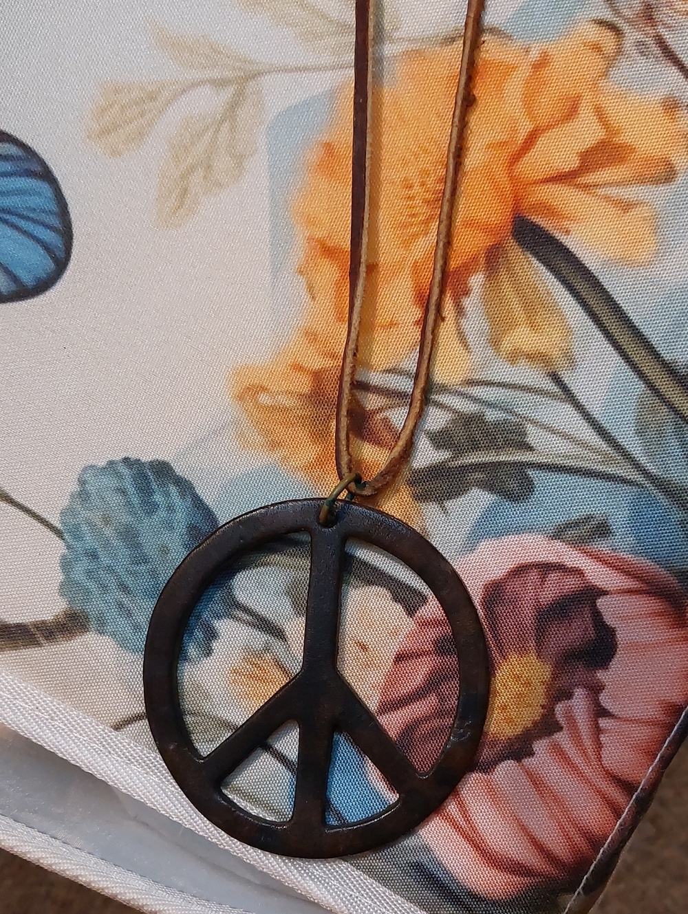 NWOT wooden Peace Sign Necklace With Leather Cord